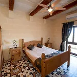 Ta' Gigi 5 Bedroom Farmhouse With Private Pool Għarb