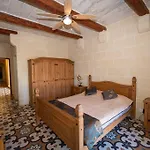 Villa Ta' Gigi 5 Bedroom Farmhouse With Private Pool Għarb