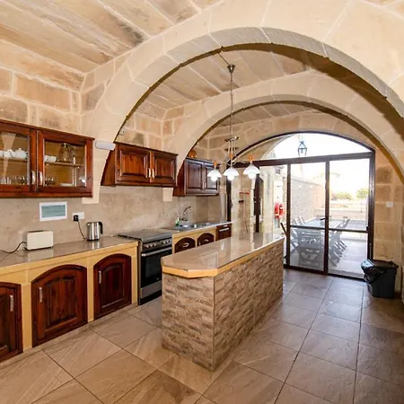 Ta' Gigi 5 Bedroom Farmhouse With Private Pool