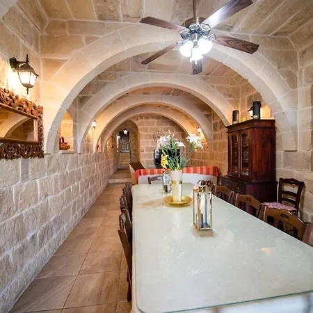 Ta' Gigi 5 Bedroom Farmhouse With Private Pool *