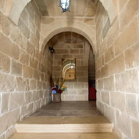 Ta' Gigi 5 Bedroom Farmhouse With Private Pool Villa Għarb