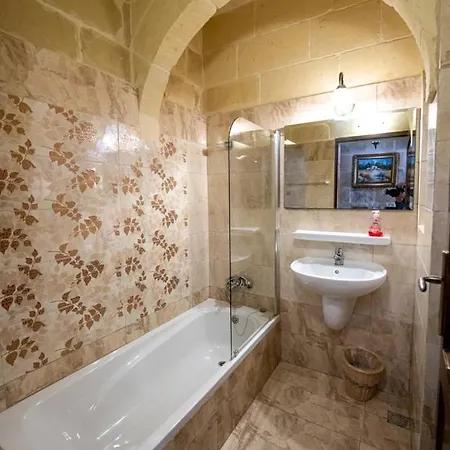 Ta' Gigi 5 Bedroom Farmhouse With Private Pool *