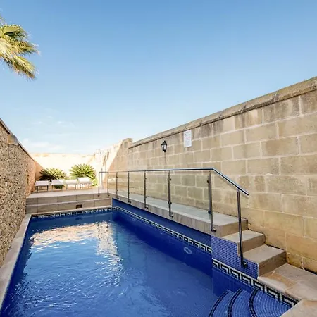 Ta' Gigi 5 Bedroom Farmhouse With Private Pool