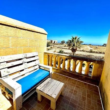 Ta' Gigi 5 Bedroom Farmhouse With Private Pool * Għarb