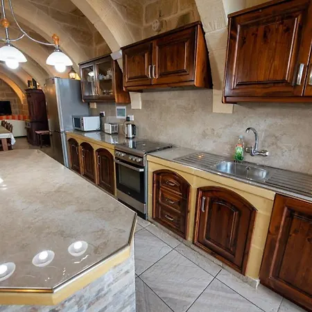 Ta' Gigi 5 Bedroom Farmhouse With Private Pool וילה Għarb