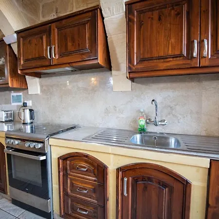 Ta' Gigi 5 Bedroom Farmhouse With Private Pool וילה Għarb