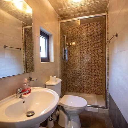 Ta' Gigi 5 Bedroom Farmhouse With Private Pool *