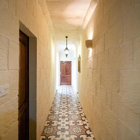 Ta' Gigi 5 Bedroom Farmhouse With Private Pool Villa Għarb