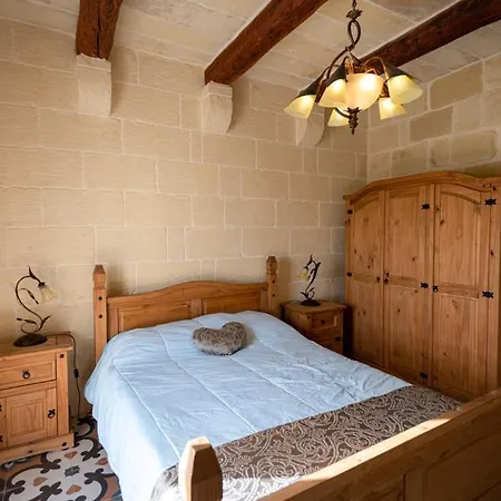 Ta' Gigi 5 Bedroom Farmhouse With Private Pool * Għarb