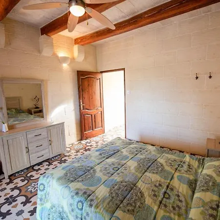 Ta' Gigi 5 Bedroom Farmhouse With Private Pool