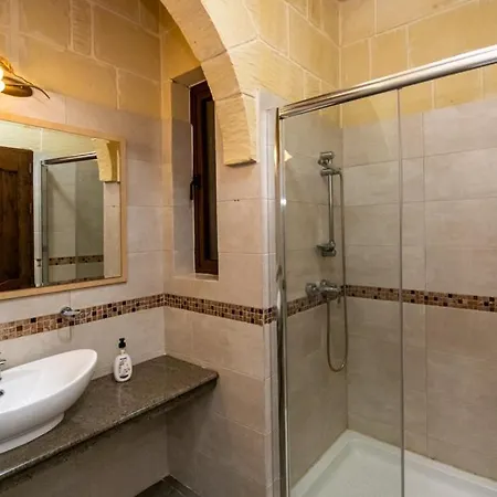 Ta' Gigi 5 Bedroom Farmhouse With Private Pool וילה *