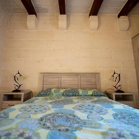 Ta' Gigi 5 Bedroom Farmhouse With Private Pool * Għarb